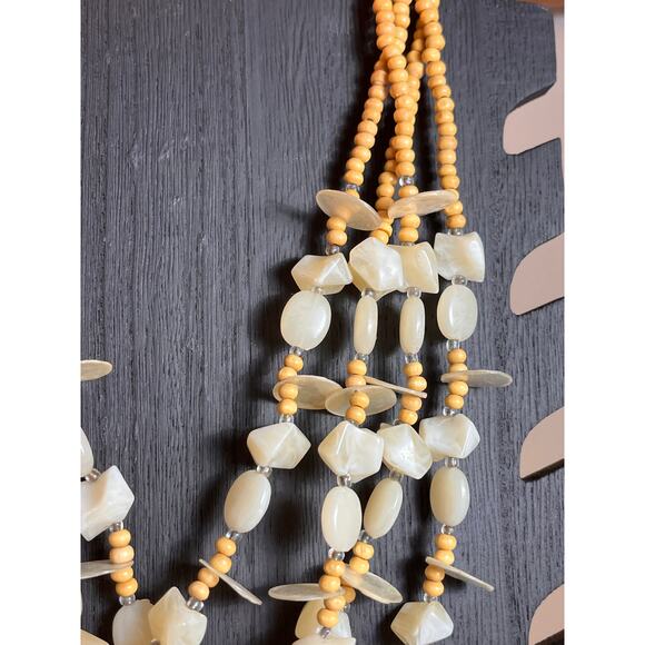 Vtg Multi-Strand Mother of Pearl Beaded Necklace with Large Shell Pendant Boho - Picture 7 of 10